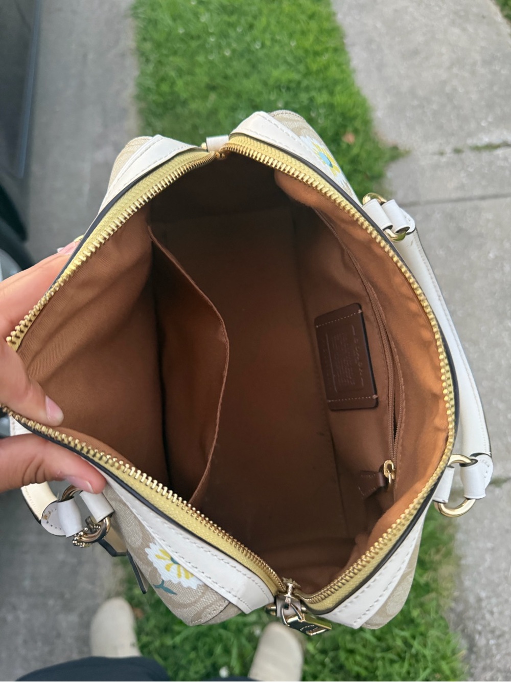 Coach Beige Signature Floral Satchel with Yellow Daisies - Picture 4 of 7